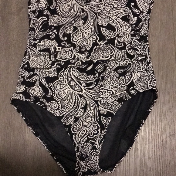 BEACH HOUSE SWIMSUIT - Picture 5 of 16